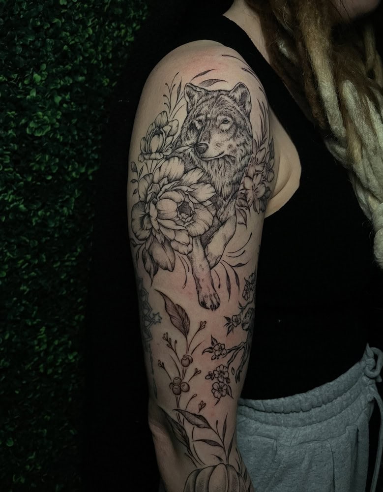 fine line wolf tattoo
